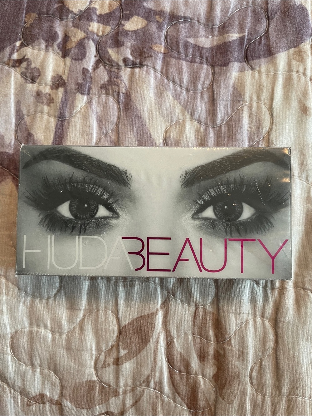 HUDA BEAUTY Black Scarlett #8 LASHES - Picture 2 of 5
